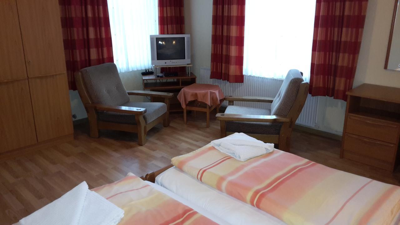 Landgasthof Schoenecke Wahrenholz ภายนอก รูปภาพ